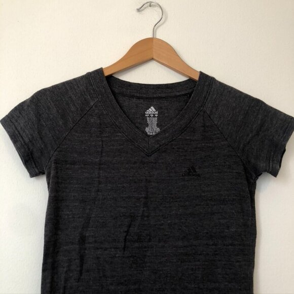 ADIDAS Solid Dark Gray Short Sleeve V-Neck Logo Activewear Tee T-Shirt Small S - Picture 2 of 7